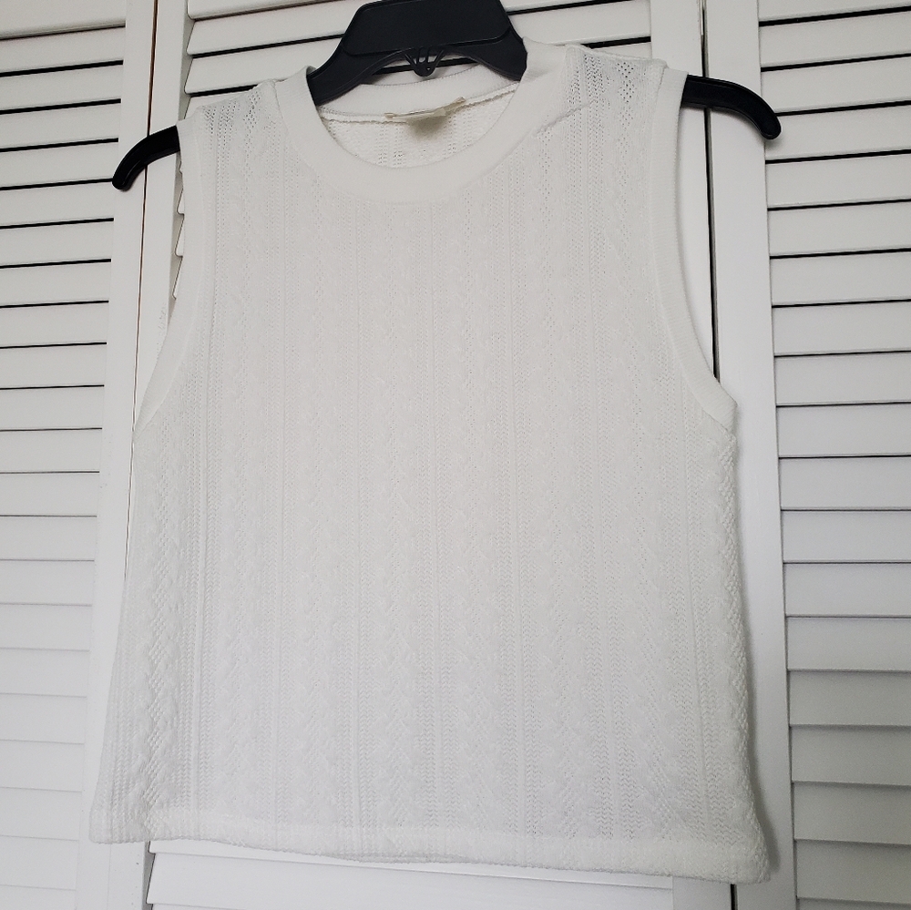 🍋 URBAN Romantics White Sleeveless Knit Sweater Top - Picture 1 of 3
